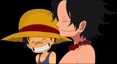 Qu'est-ce qu'Ace dit (ou fait )  Luffy quand il arrive ?