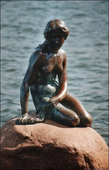 Dans quelle ville se touve la statue de la petite sirne ?