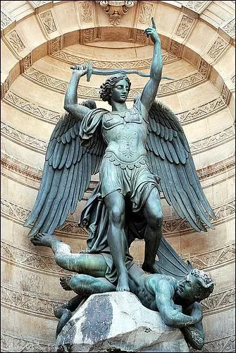 Qui a sculpt cette statue de la fontaine Saint Michel  Paris ?