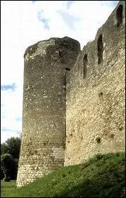 Qu'appelait-on une tour de flanquement ?