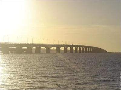 Pont de l'ile ... .
