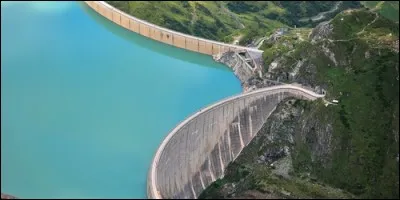 Combien y a-t-il, environ, de barrages dans le monde ?