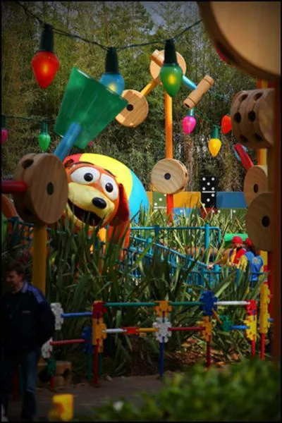 Comment s'appelle le nouveau monde  Disney Studio faisant rfrence  ' Toy Story ' ?