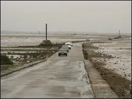 Comment se nomme le passage qui permet de rejoindre l'le  mare basse ?