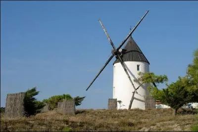 De quand datent les premiers moulins, encore nombreux sur l'le ?