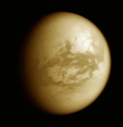 Titan est un satellite de ----.