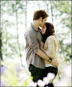 Bella accepte-t-elle la demande d'Edward dans Hesitation ?