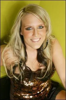 Qui chante 'Because The Night' ?