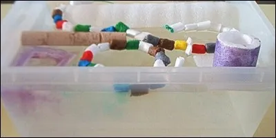 Lequel de ces objets ne flotte pas ?