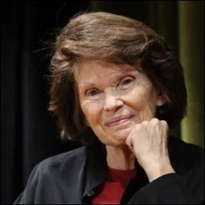 Cette ''first lady'' française avait pour nom de jeune fille Danielle Gouze. Son mari François était parfois bien ennuyé quand elle clamait son admiration pour le régime dictatorial de...