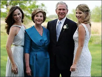 Chez les Bush, on a eu deux présidents et deux ''first ladies'' ... Quelle Bush féminine ne l'a pas été ?