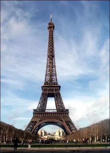 A la fin du XIX sicle, l'architecture mtallique se dveloppe et permet des ralisations tonnantes et monumentales comme cette clbre tour parisienne. Mais quel en est l'auteur ?