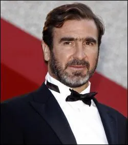 N le 24 mai 1966, footballeur et acteur. Carrire sportive en France et en Angleterre (Leeds United, Manchester United).