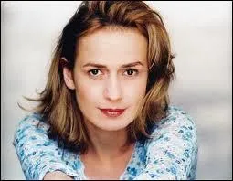 Ne le 31 mai 1967, actrice, scnariste et ralisatrice, elle a jou dans des films comme : 'A nos amours', 'Jeanne la Pucelle', 'La Crmonie'