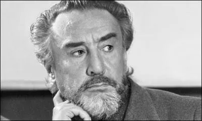 N le 8 mai 1914 en Lituanie, de son vrai nom Emile Ajar, crivain, diplomate et cinaste. Il a crit, entre autres, 'Les Racines du ciel' et 'Les Cerfs-volants'