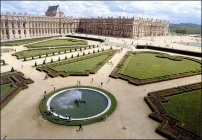 Les jardins dit '  la franaise' de ce chteau sont particulirement remarquables avec leur organisation trs ordonne, les jeux d'eau et les vastes perspectives. Mais qui en est le crateur ?