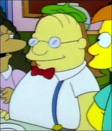 Comment s'appelle ce gros surdou avec des lunettes ?