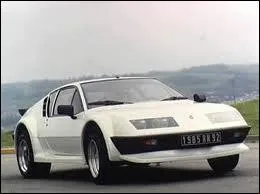 En 1971 au salon de Genève est présenté un nouveau modèle . Quelle est cette voiture ?