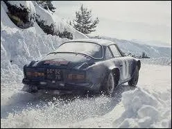 Quel moteur équipait au départ la berlinette A 110 ?