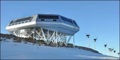 La France possède des stations dans l'Antarctique.