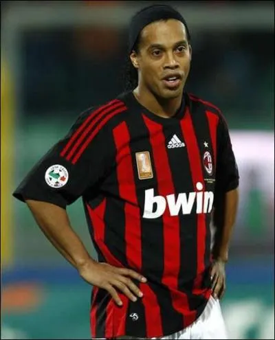 Dans quel club était Ronaldhino avant d'aller à Flamengo ?