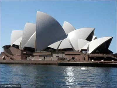 Quel est ce monument australien clbre pour son architecture originale ?