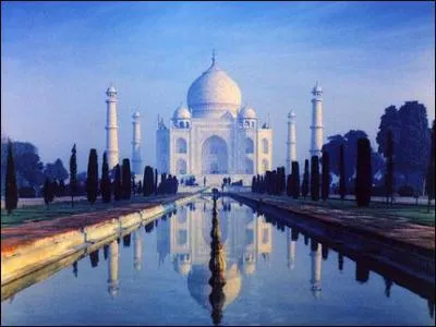 Quel est ce monument indien, Nouvelle Merveille du Monde, construit en l'honneur de la femme de l'architecte ?
