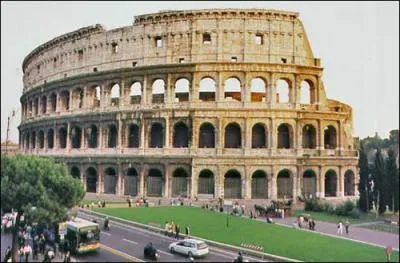 Quel est ce monument italien, Nouvelle Merveille du Monde, construit sous Vespasien ?