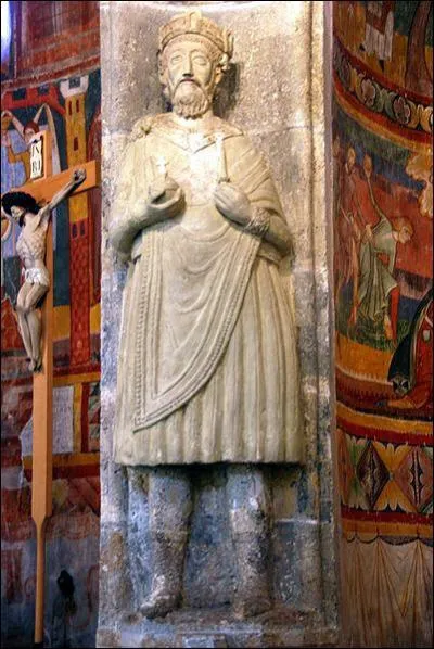 S'inspirant de l'Antiquit grco-romaine, quel grand personnage a favoris le dveloppement des arts au Moyen-ge ?