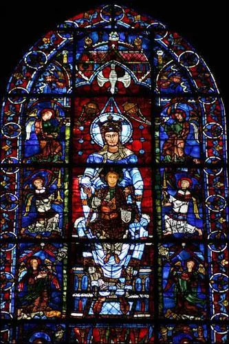 Grce  moi, la lumire entre dans les glises, je suis color et compos de morceaux de verre sertis de plomb. Je suis :