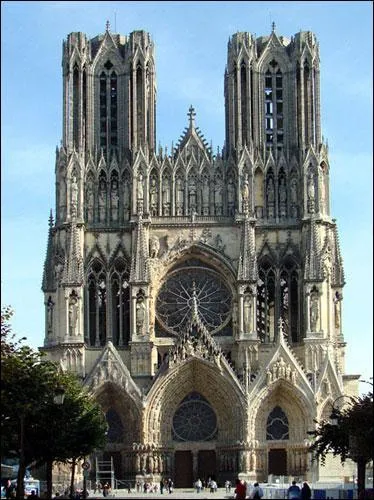 Chartres, Reims, Paris, Strasbourg, Bourges... toutes ces villes en possdent une datant de la priode gothique :