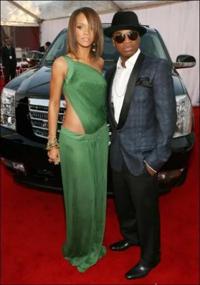 Qui est l'homme à côté de Rihana ?