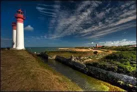 Situe au large de la Charente-Maritime, elle fut le lieu d'exil d'un clbre Empereur :