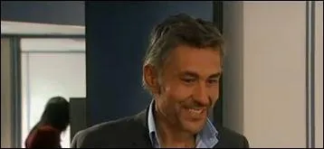 Il est trs amoureux d'une des jeunes filles de la bande et la harcle avant qu'elle ne cde  ses avances. Qui est-ce ?