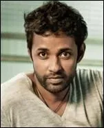 Apparu dans  Les Vacances de l'amour  comme chauffeur de taxi, il a repris aujourd'hui son travail mais  Paris. Qui est-ce ?