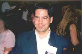 Il a t adopt par la famille de :