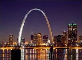 ÉTATS-UNIS : Dans l'Illinois, il est illégal pour une femme de plus de 100 kg de...