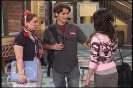 Comment s'appelle le petit copain d'Alex ?