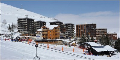 Dans quel massif français peut-on faire du ski à Peyragudes ?