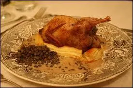 Soupe de tortue gante, Blinis Demidoff, cailles en sarcophages, fromage, baba au rhum, fruits frais. c'est le repas prpar dans :