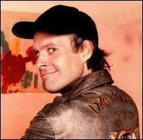 Son nom complet dans l'Agence tous risques :