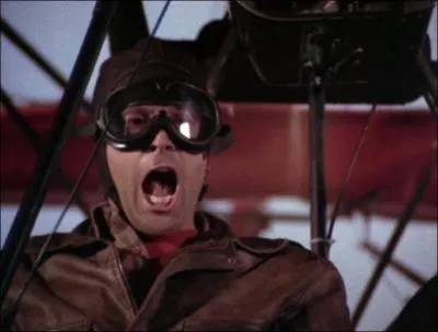 Que signifient les initiales 'H. M. ', selon Murdock lui-mme ?