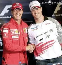 Michael tait le plus ag des frres Schumacher. Mais quel tait la diffrence d'ge avec Ralf le cadet ?