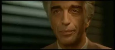 Dans quel film entend-on : 
''Vous voulez un whisky ? 
- Juste un doigt ! 
- Vous voulez pas un whisky d'abord ? ''