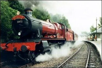 Que mange Harry dans le train pour reprendre des forces aprs avoir perdu connaissance dans le train ?