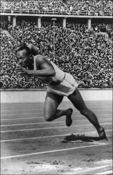 Quel est ce fabuleux coureur amricain, vainqueur du 100m aux JO de Berlin en 1936 ?