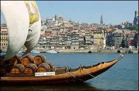PORTUGAL : Quel est le nom du fleuve qui permettait autrefois d'acheminer les fts de vin de Porto jusqu'au port de Vila Nova de Gaia ?