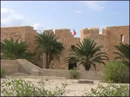 TUNISIE : Quelle ville, considre comme la quatrime ville sainte de l'Islam et qui possde une des plus belles mosque du Maghreb a t classe au patrimoine mondial de l'Unesco en 1988 ?