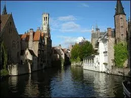 BELGIQUE : Quelle ville est surnomme 'Venise du Nord' en raison des nombreux canaux qui l'encerclent et la traversent ?