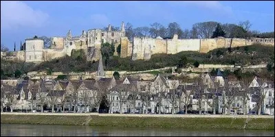 Dans quelle ville de la Nièvre, l'Hôtel du Vieux Morvan, reste-t-il entre autre associé à un soir d'élection de 1981 ?
